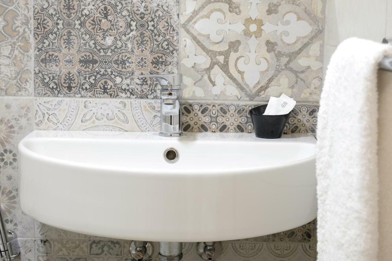 Residenza Le Rondini Hotel Firenze Bagian luar foto
